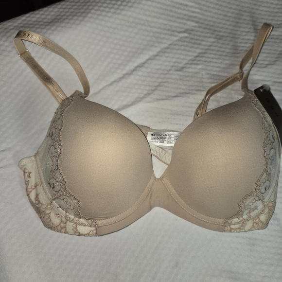 petite wacoal Other - Wacoal Nude Lace Trim Bra